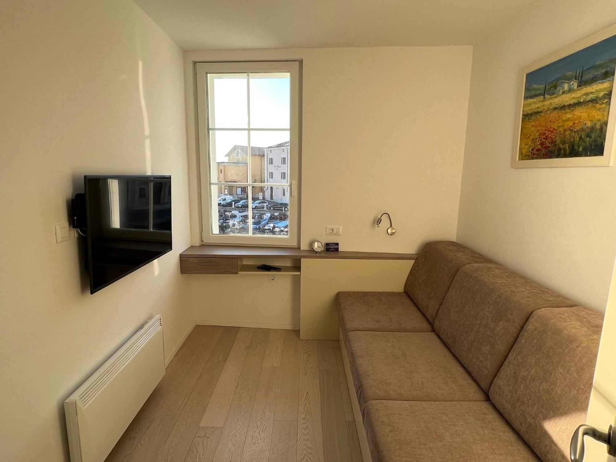 Gloria - Rebecca Apartment